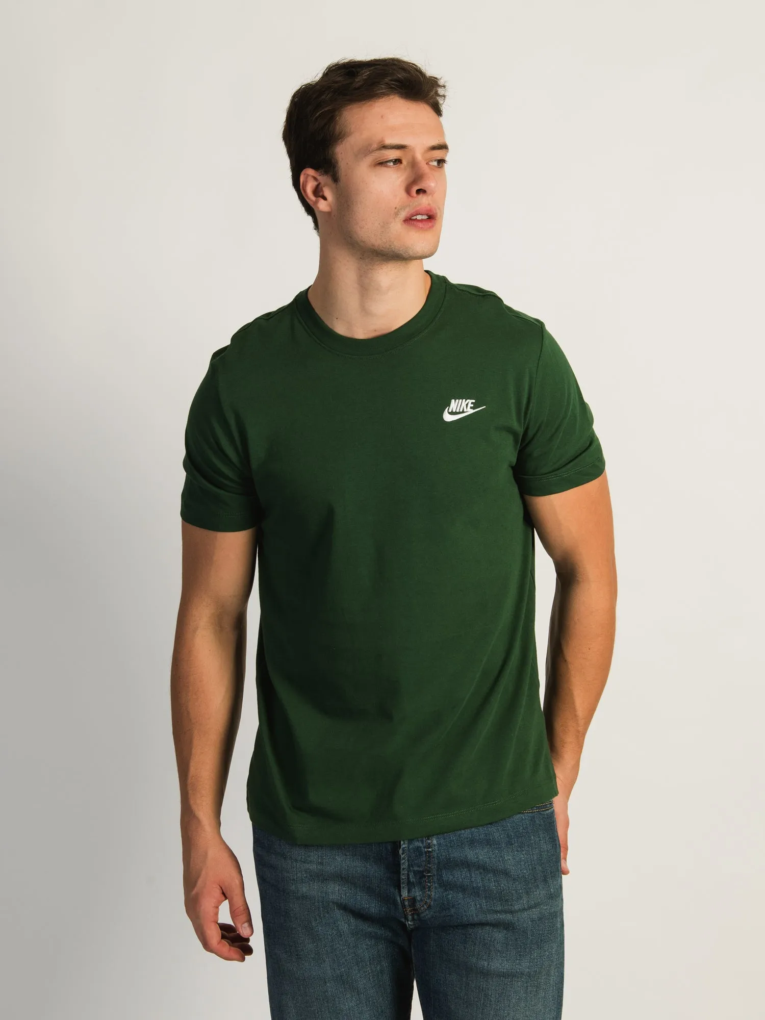 Optimized Title: Nike Sportswear Club Classic Fit T-Shirt for Men and Women - Comfortable Cotton Casual Tee